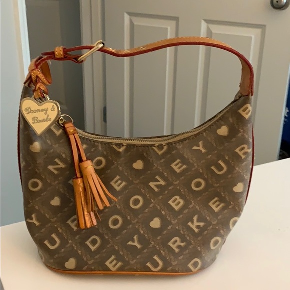 Dooney & Bourke Handbags - Dooney & Bourke Bucket handbag 🎊🎊 HOST PICK🎊🎊